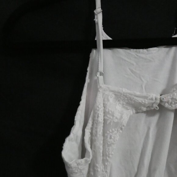 POL | medium | White Lined Floral Lace Adjustable Spaghetti Strap Dress - Picture 10 of 16